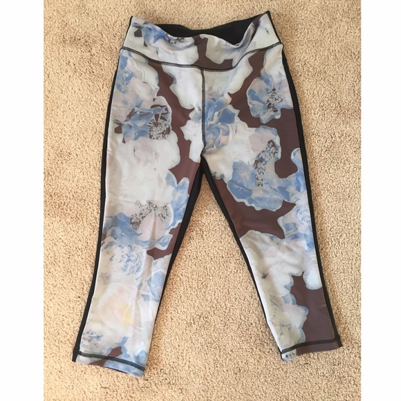 Floral 3/4 athletic pants Worn a few time like new - Picture 2 of 3